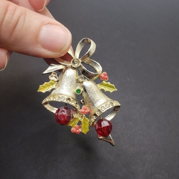 Jingle bells with mistletoe pin brooche - Picture 9 of 12